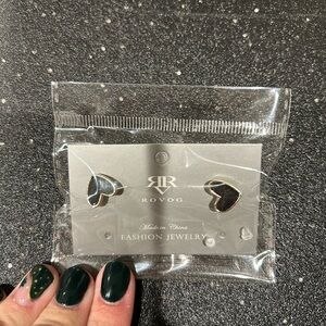 Black heart 🖤 studs